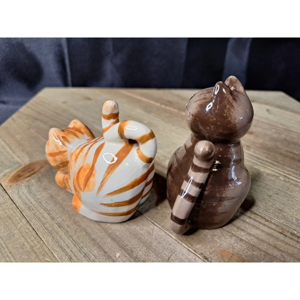 Boston Warehouse Sitting Pretty Cat Salt and Pepper Shaker Set